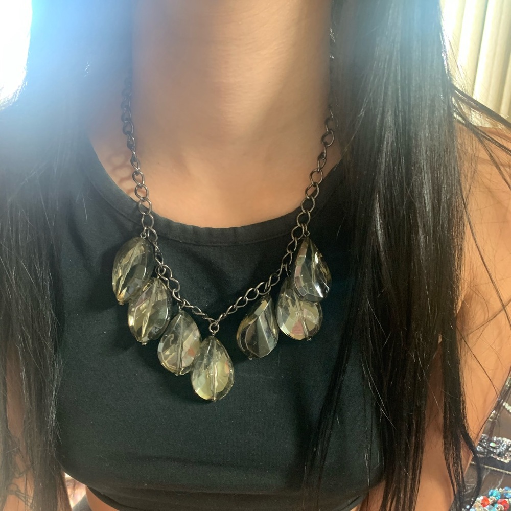 Women’s costume necklace